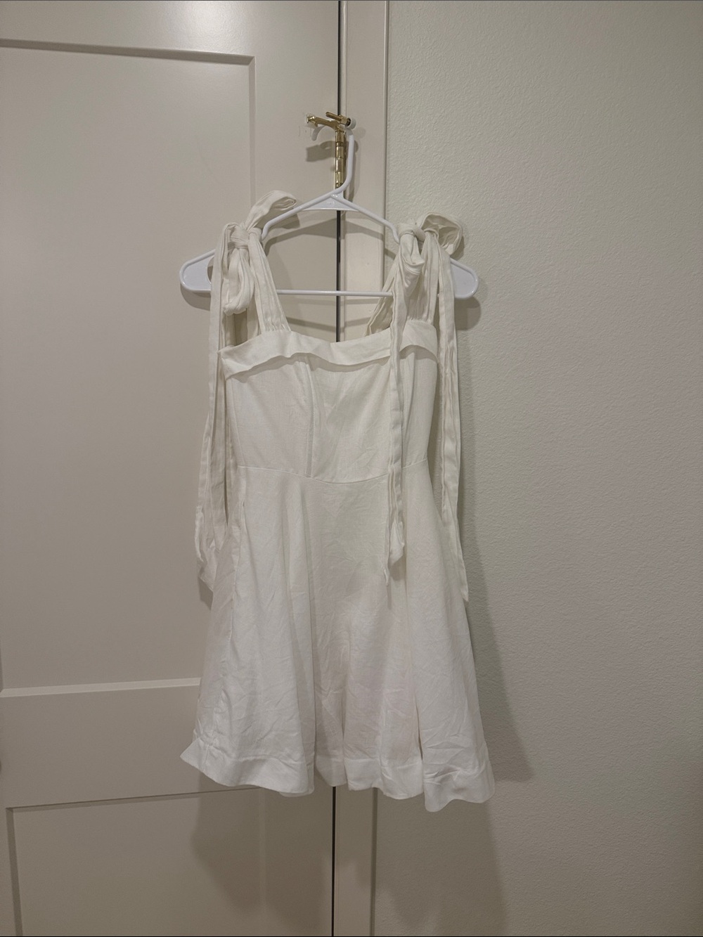DISSH White Tie-Shoulder Mini Dress